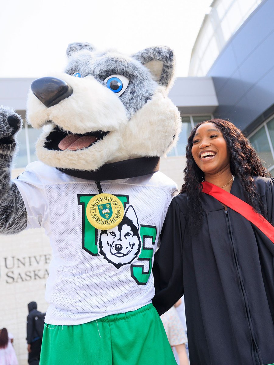 UsaskAlumni's tweet photo. 🎓 Students first. Graduates today. Alumni forever. 💚
 
Congratulations to the #USaskClassOf2026! Welcome to a worldwide network of more than 180,000 alumni making an impact across the globe. Discover what it means to be a #USask grad at https://t.co/tIEHd4L5TS.
 
#USaskAlumni https://t.co/Z9LOfs8efZ