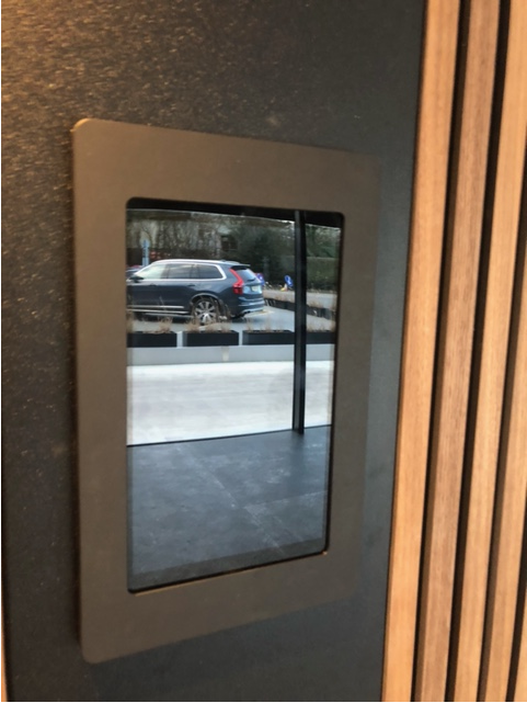 VidaBox's tweet photo. Sleek Galaxy Tab Mount for Office Intercom+Control

This install shows how a communication panel can feel like part of the architecture instead of an afterthought. Our #VidaMount sits cleanly against the feature wall while giving the office a dedicated point for intercom controls https://t.co/Mjks43jLkz