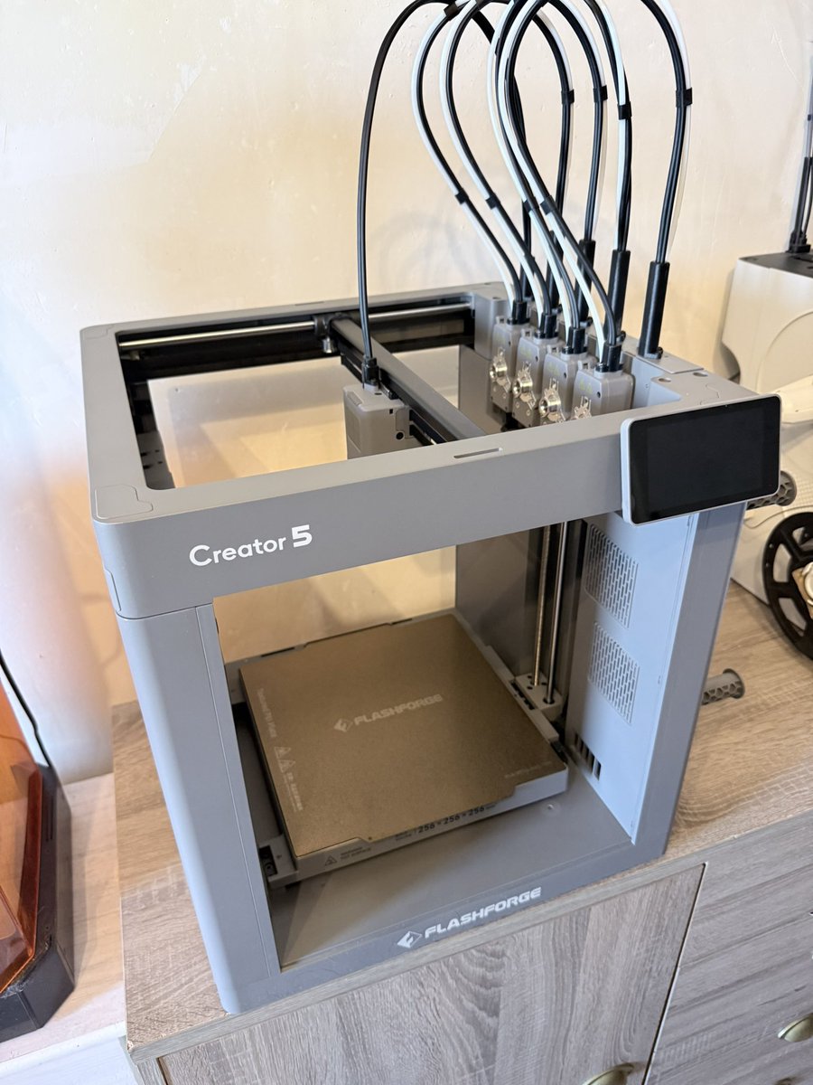 Co_ben_'s tweet photo. Je vais enfin pouvoir mettre en concurrence la Snapmaker U1 avec la Flashforge creator 5 ! @ff3dprinters https://t.co/A7ReCecmMJ