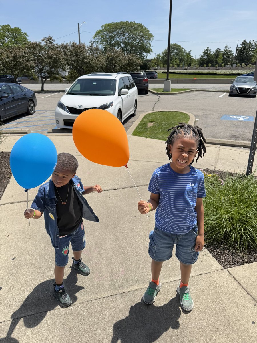 tweezyhendrix's tweet photo. Him and my nephew had a blast https://t.co/UTMXIQaFNQ