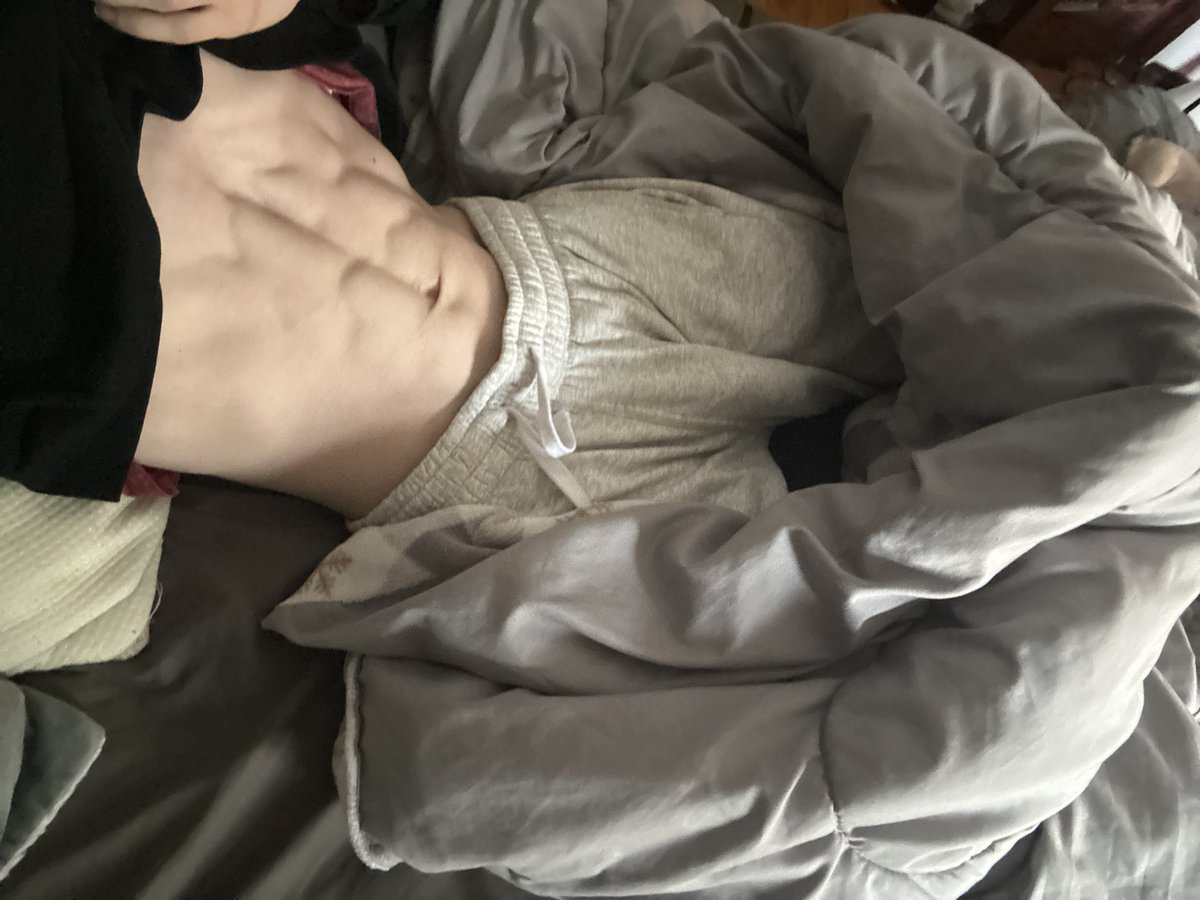 UrFav_SkinnyGuy's tweet photo. Heading to the gym and then work for the day, wishing I could stay in bed smh😪 https://t.co/DqtFd0Uoi0