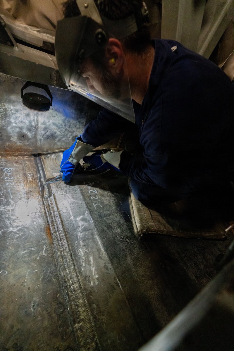 USNavy's tweet photo. Maintaining peace through strength.

A contractor for General Dynamics Electric Boat performs maintenance on the hull of Ohio-class ballistic missile submarine USS Kentucky (SSBN 737) while in port at Naval Base Kitsap-Bangor, Washington.

Trident Refit Facility-Bangor supports the nation’s strategic deterrence by repairing, overhauling and modernizing Pacific Fleet ballistic missile submarines.

📸 MC2 Jonathan Estrada-Eguizabal