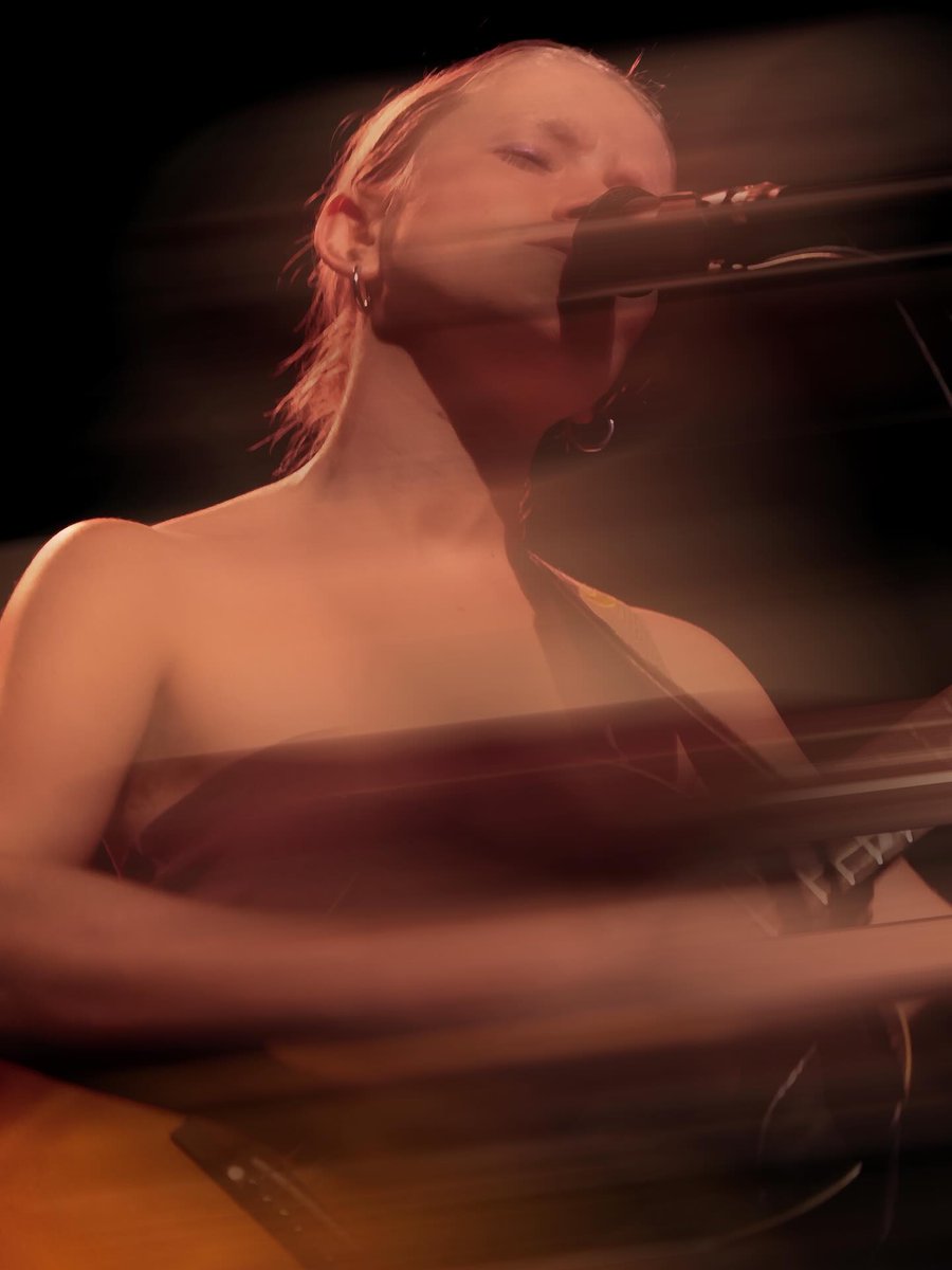 seahearnow's tweet photo. Get into @alicephoebelou 🎶 A South African born, Berlin based artist who turned street performances into a global, genre-defying career. With soulful sound and a fearless voice on feminism and self-expression, she creates music that’s as intimate as it is powerful. https://t.co/RhE6IPMQ9x