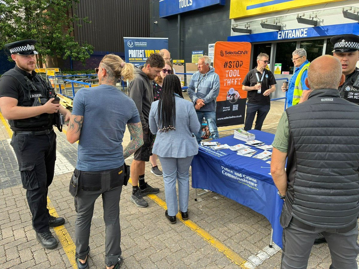 selectadna's tweet photo. Great to join @HertsPCC and @HertsPolice at Hemel Hempstead Selco for a FREE tool marking event.

It was amazing to meet so many tradespeople getting their tools forensically marked!

#StopToolTheft #ProjectTrace #SelectaDNA #HertsPCC #Hertfordshire https://t.co/2qvH1aGWlU