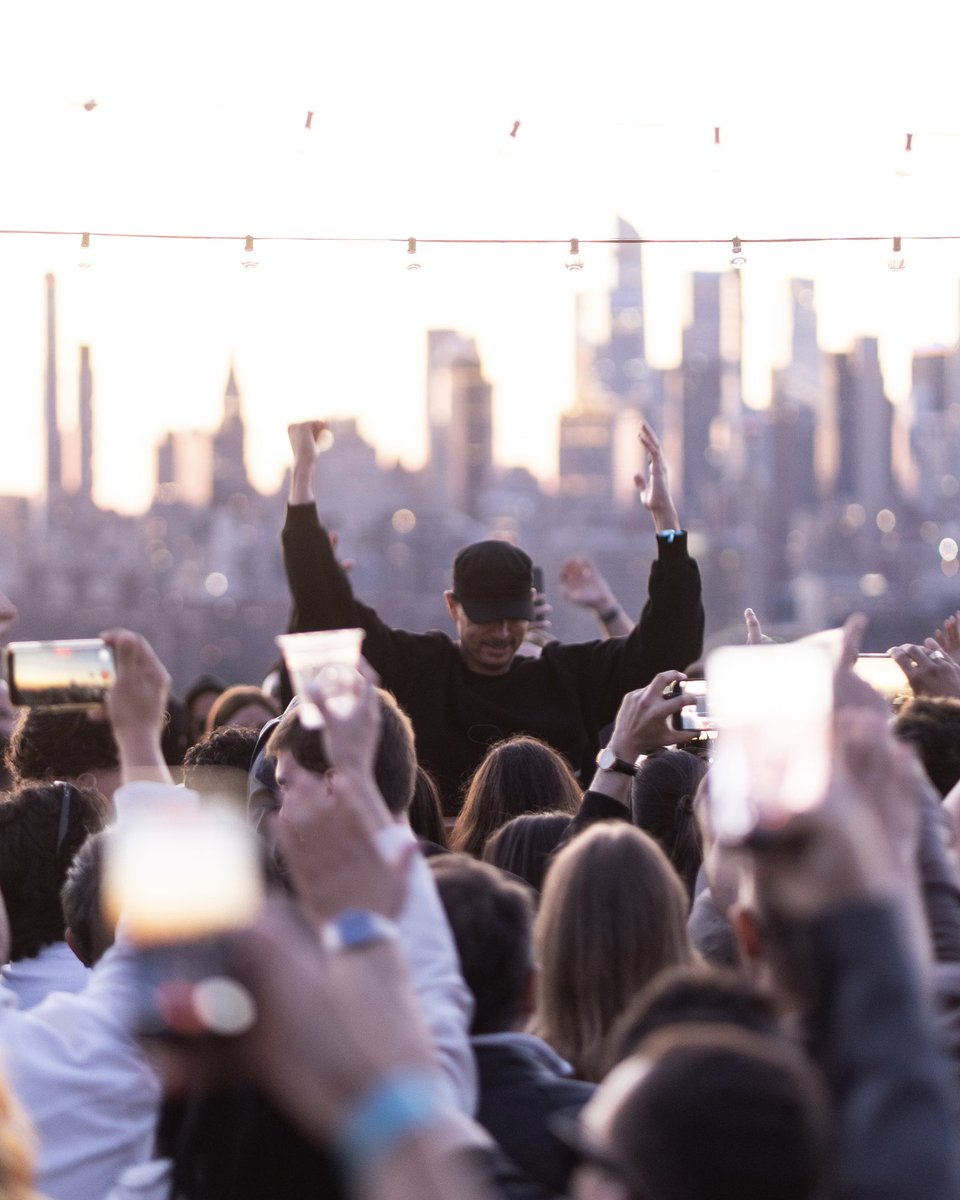 cosmicgate's tweet photo. New York City! https://t.co/w55T4k702D