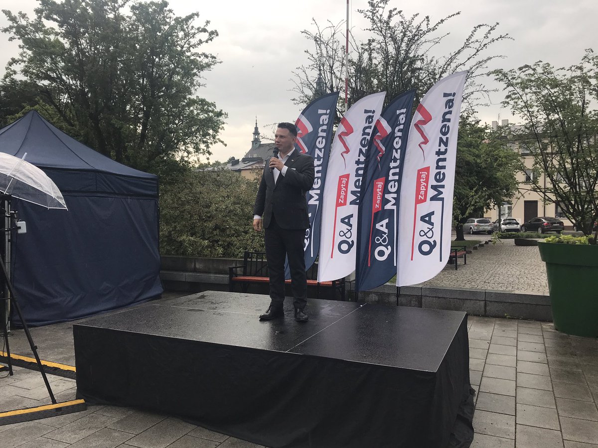naostroinfo's tweet photo. Sławomir Mentzen w Ostrowcu  Św.  Mieszkańcy Ostrowca Świętokrzyskim mają możliwość zadawania pytań Sławomirowi Mentzenowi.  #naostroinfo  #popierwszefakty  #zapytajmentzena  #ostrowiecswietokrzyski @KONFEDERACJA_ @SlawomirMentzen https://t.co/ZPhXeZ40DR