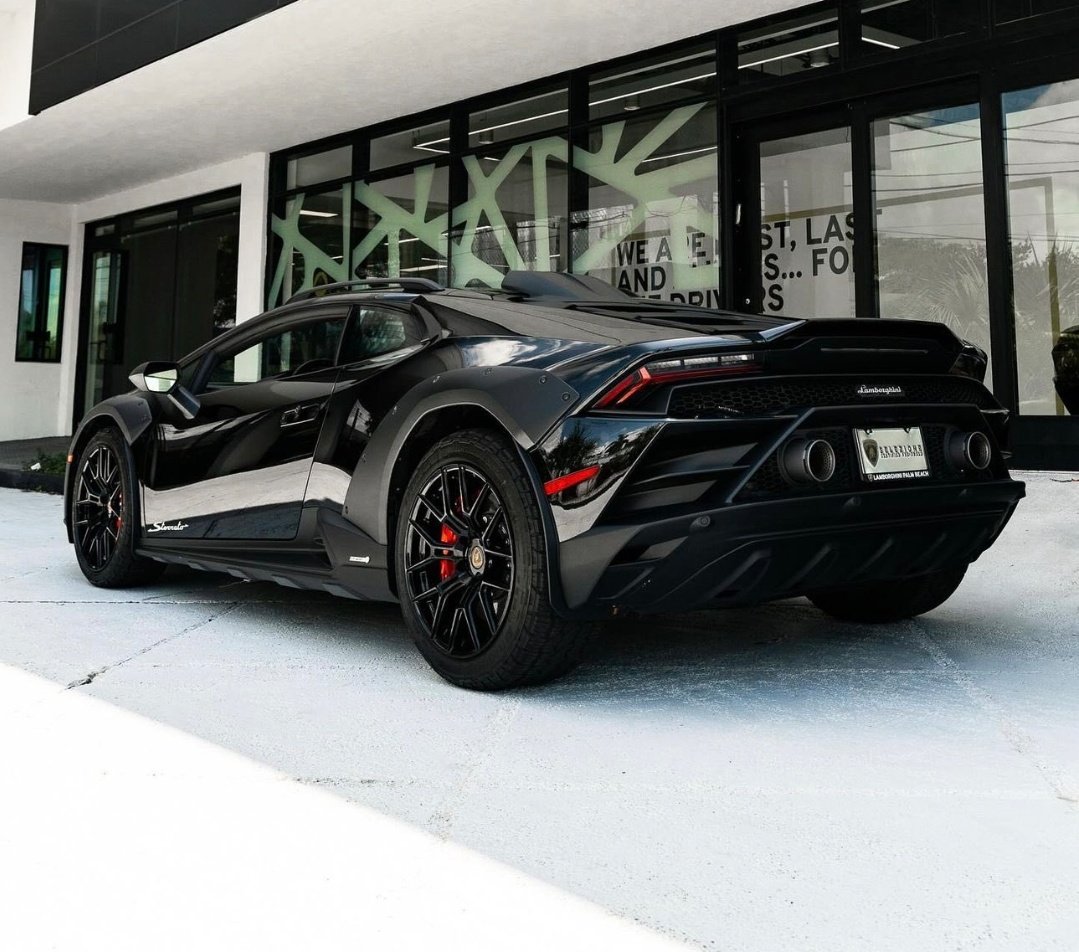 DailyLamboTM's tweet photo. 'Nero Noctis' Lamborghini Huracán Sterrato https://t.co/xJYA5IwZyZ