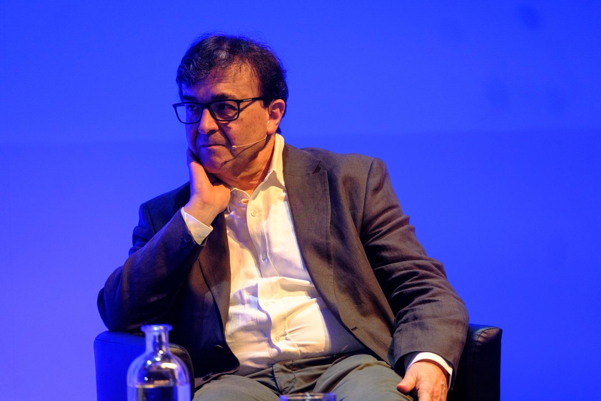 CornellaCreacio's tweet photo. 🔙 Divendres passat, el #CCF26 va reunir Javier Cercas i Àlex Sàlmon a l'@auditoricorn per reflexionar sobre el poder de la cultura i la literatura com a eina per entendre la realitat.

👉 Us esperem el 18 de setembre amb l'actor Abel Folk i l'actriu Emma Riverola. https://t.co/1vQLcAmddj