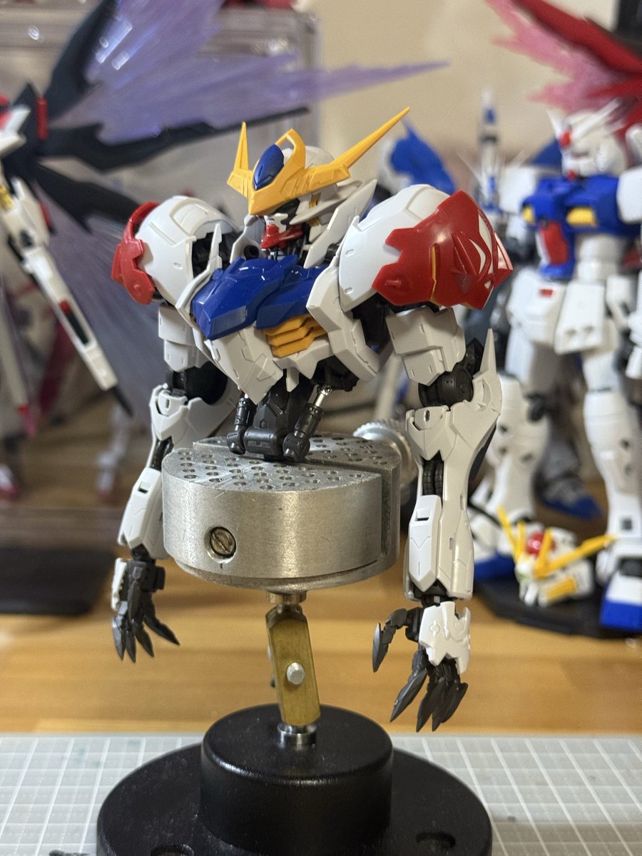 butaossan's tweet photo. 手が長すぎる

#ガンプラ
#ガンダムバルバトスルプス
#プラモデルライフ https://t.co/Yb2h30YLmo