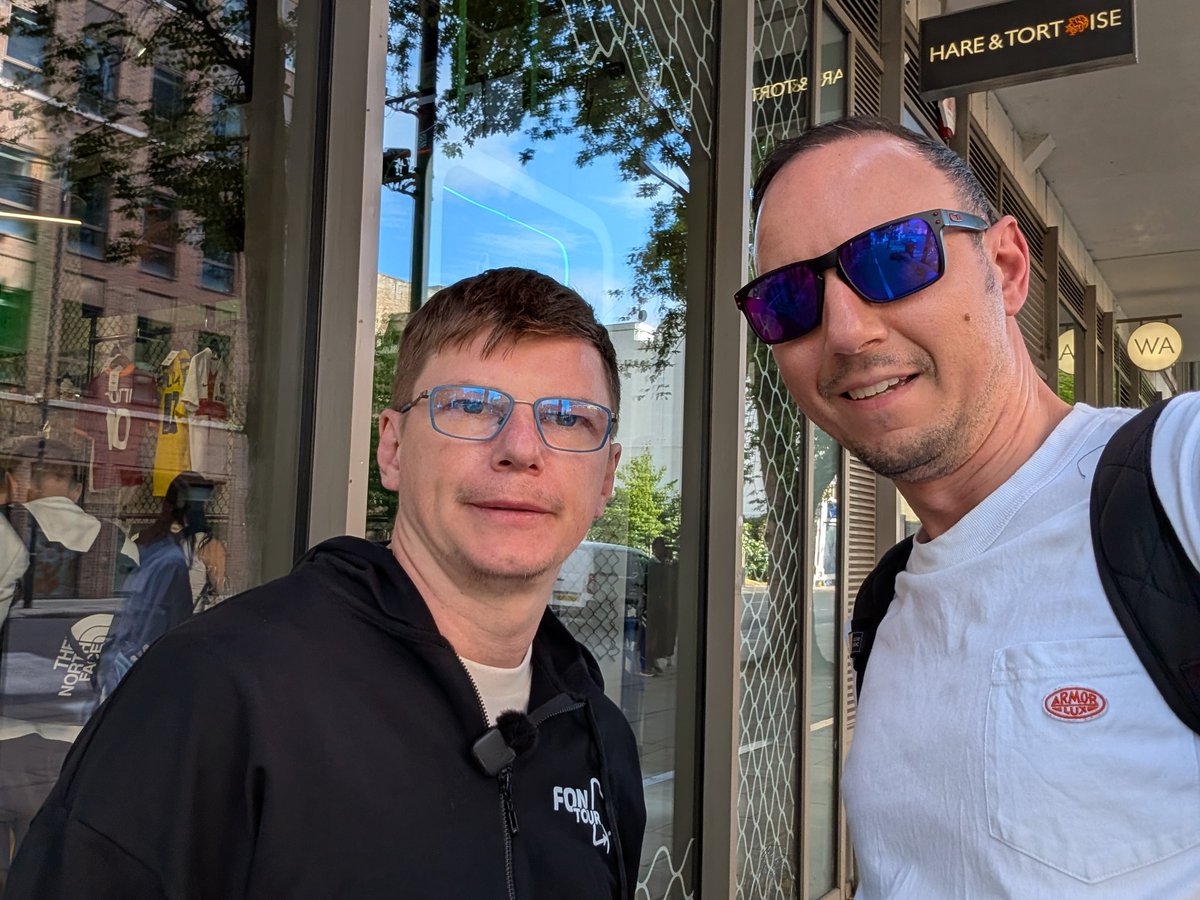 ukjimbow's tweet photo. Bumped into another Gooner today #Arshavin #Arsenal https://t.co/lYhZlKqrZe