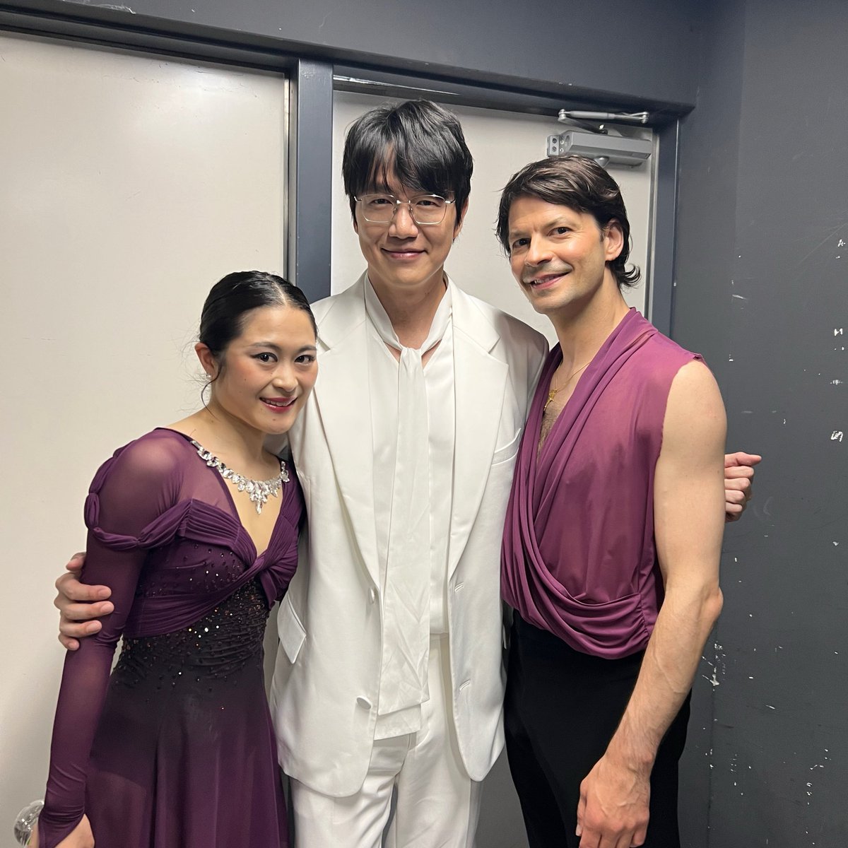 ssk_jp_staff's tweet photo. #FantasyOnIce2026

素晴らしいスケーターの皆さんとバックステージで📸

宮原知子さん、ステファン・ランビエルさん、田中刑事さん、

ありがとうございました。

@Fantasy_on_Ice
#FaOI #ソンシギョン https://t.co/GdGInZVR9Z