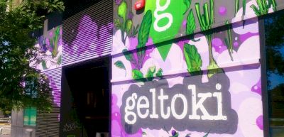 fm983irratia's tweet photo. 🗣️Mitxoletak abesbatza, Insallah oxala antzerki komunitarioa eta Moisés no duerme Geltokiko ekaineko agendan

🎭 Ohi bezala ekomerkatua, repair kafe, trastoteka lantegiak edota dastaketa konbinatuak ere antolatu ditu Geltokik @Geltoki_ 

https://t.co/PfsPmd0IL9 https://t.co/D1f0zKJKpX