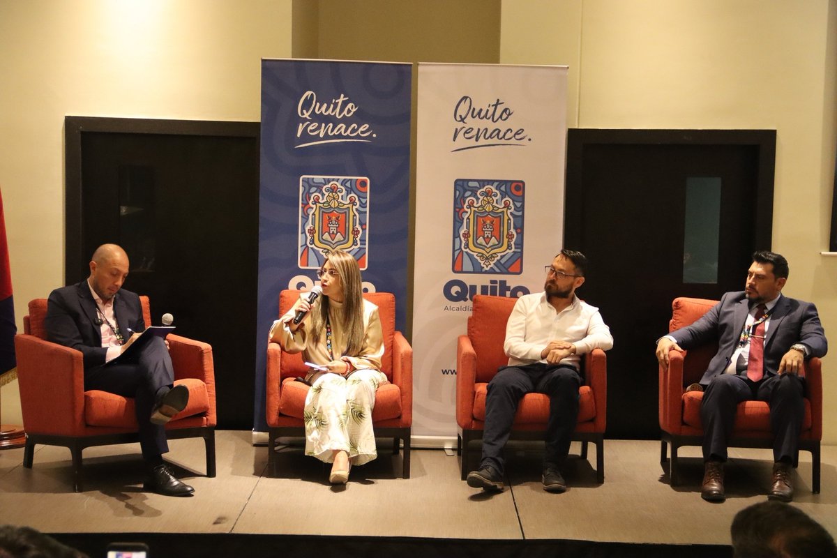 DianaCruzUIO's tweet photo. Hoy participé, junto a representantes de grupos ambientalistas, en el Encuentro de Sostenibilidad Aeroportuaria y Acción Climática, un espacio de reflexión y construcción colectiva para impulsar soluciones frente a los retos ambientales de nuestras ciudades.

Durante el panel "Gobernanza Ambiental", destaqué que el compromiso político es indispensable para cuidar nuestro patrimonio natural y promover un desarrollo urbano capaz de responder a los desafíos presentes y futuros.

Con conciencia ambiental, #QuitoRenace 🌎