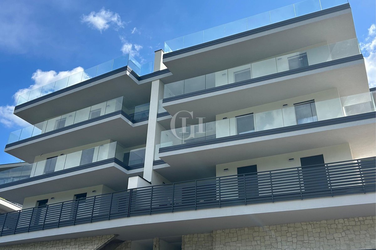 italianhouses's tweet photo. 🏔️🏡Refined penthouse
🌄Terrace & mountain views
☀️Bright interiors with triple exposure
🛏️4 bedrooms & stylish finishes
⚡A+ energy class & solar power
🚗Garage option
💶€870K
https://t.co/k8dJmTUmzf
#PropertyItaly #TrentinoAltoAdige #Trento #Meano https://t.co/7jddCgRHiL