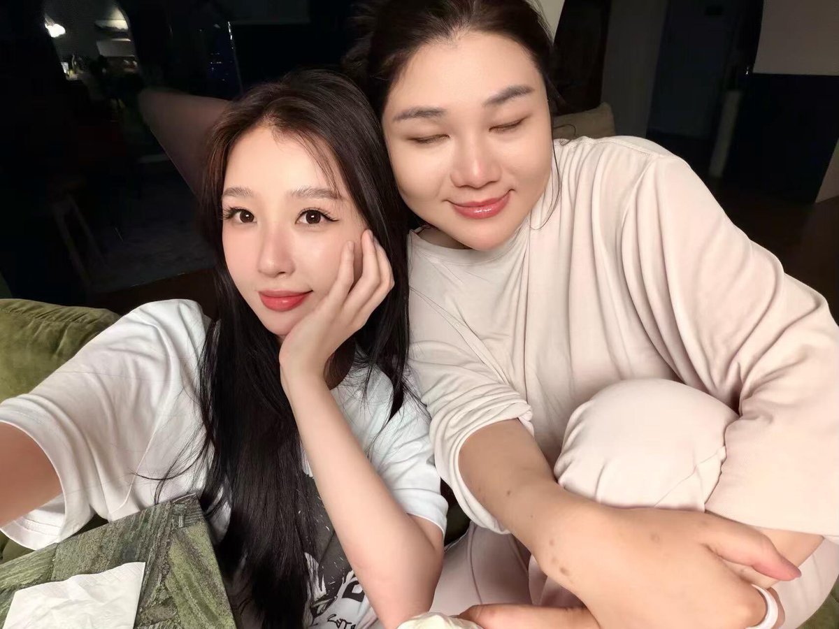 bieaita's tweet photo. 260601 杨天真 샤오홍슈 업로드

#우서흔 #虞书欣 #YuShuxin #EstherYu https://t.co/nr860Vbn66