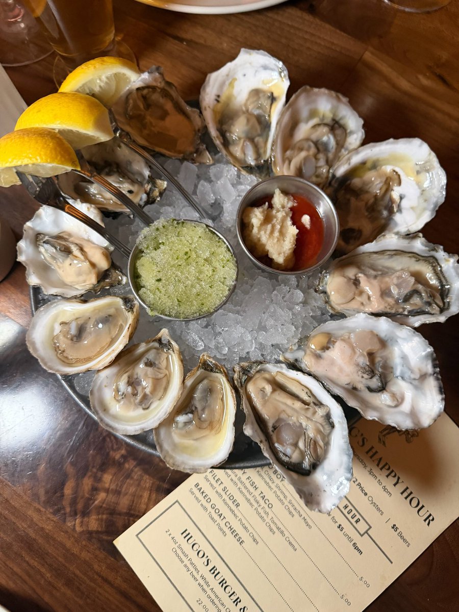 HugosFrog's tweet photo. Name a better happy hour in the city…we’ll wait. 🐸🥂 https://t.co/S7Qi1v0cue