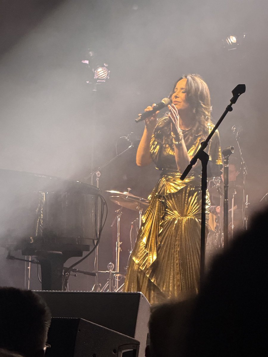 eebow1's tweet photo. @ladychatterley @RoyalAlbertHall It was amazing. Thank you. First time at the the RAH and it was wonderful x https://t.co/kVCoOOF2fb
