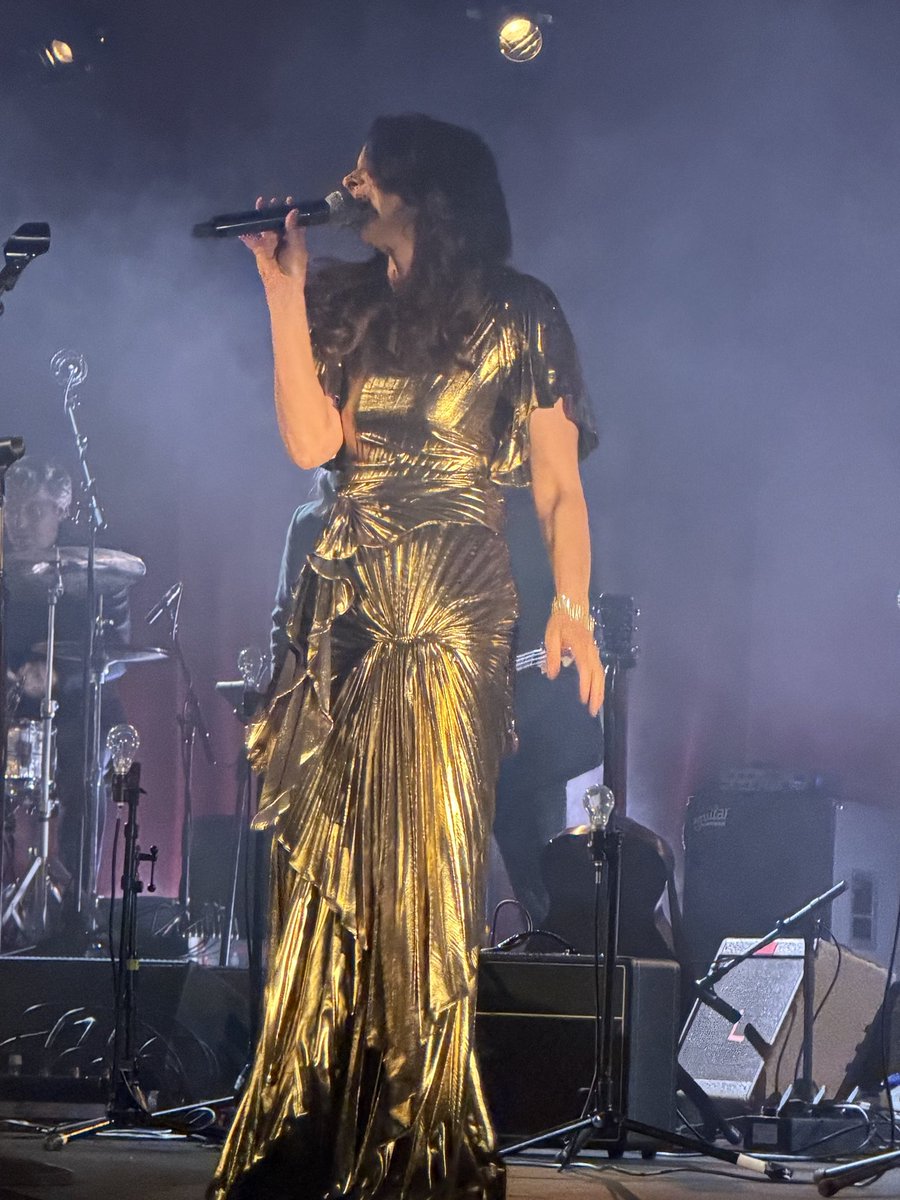 eebow1's tweet photo. @ladychatterley @RoyalAlbertHall It was amazing. Thank you. First time at the the RAH and it was wonderful x https://t.co/kVCoOOF2fb