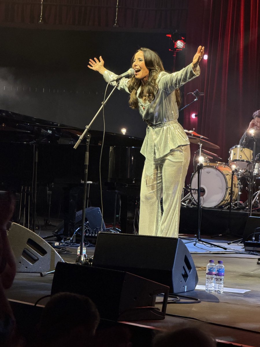 eebow1's tweet photo. @ladychatterley @RoyalAlbertHall It was amazing. Thank you. First time at the the RAH and it was wonderful x https://t.co/kVCoOOF2fb
