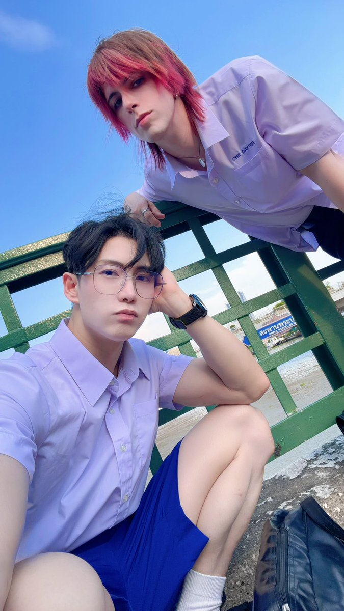 thames_malerose's tweet photo. รุ่นพี่ม.6 ประธานนักเรียน กับ นักเรียนแลกเปลี่ยน @clowcos https://t.co/Gy3rFKlfQF
