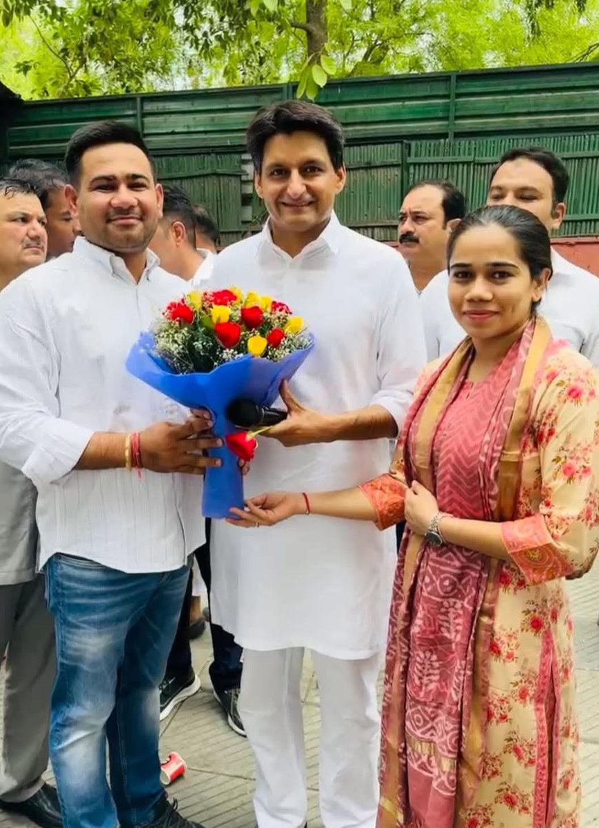 DeependerSHooda's tweet photo. जयनारायण व्यास विश्वविद्यालय,जोधपुर में रिकॉर्ड मतों से जीतने वाली प्रथम छात्रा छात्रसंघ अध्यक्ष व NSUI की निवर्तमान राष्ट्रीय सचिव बहन कान्ता ग्वाला को जन्मदिवस की ढेरों शुभकामनाएँ। @KantaGwala_ https://t.co/Zrl1GvRRe5