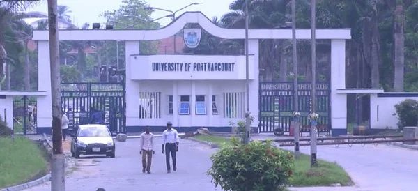 NigeriaStories's tweet photo. JUST IN: 120 students bag first class degree as UNIPORT graduates 8,156 students https://t.co/W2yPQ4Dyzh