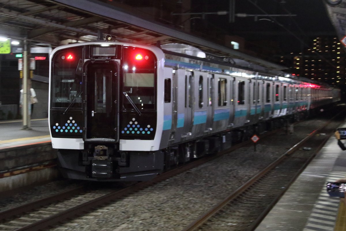 germankei1's tweet photo. 2026.6.1 E131系200番台 N3編成+N4編成 + E493系ｵｸ01編成　新製配給
東急電鉄6020系 6161F + EF65 2088　甲種輸送
同じ日に新津から抜きつ抜かれつしながらやってきた両編成🚃
今回はEF65の牽引ということもあってか人気がありましたね😲
🏢仕事終わってギリギリ間に合いました📷💦 https://t.co/XY3SbiSykY