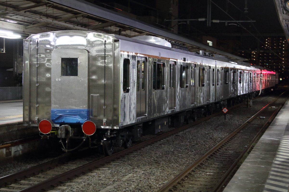 germankei1's tweet photo. 2026.6.1 E131系200番台 N3編成+N4編成 + E493系ｵｸ01編成　新製配給
東急電鉄6020系 6161F + EF65 2088　甲種輸送
同じ日に新津から抜きつ抜かれつしながらやってきた両編成🚃
今回はEF65の牽引ということもあってか人気がありましたね😲
🏢仕事終わってギリギリ間に合いました📷💦 https://t.co/XY3SbiSykY
