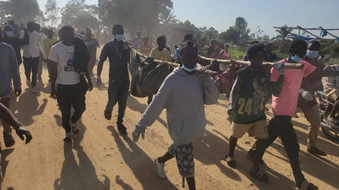 GeorgesKisando's tweet photo. Beni : .Les groupes de pression et mouvements citoyens de Beni ont annoncé une série de journées « ville morte » à partir de ce mercredi jusqu’à l’inhumation des victimes du massacre de Ngadi. Cette action vise à honorer la mémoire des personnes tuées, soutenir les familles endeuillées et dénoncer la persistance de l’insécurité dans la région.
Les organisateurs appellent également les autorités congolaises et leurs partenaires à renforcer la protection des populations civiles face aux violences armées.
Eka News