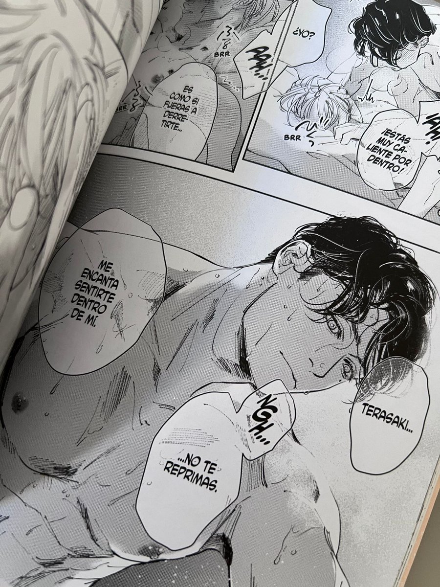 _tzzk's tweet photo. Her art style is absolutely breathtaking. Every page is filled with so much detail and expression, making it impossible not to get completely drawn into the story. The character designs and the overall aesthetic are just pure perfection. https://t.co/o9Rww47CUg