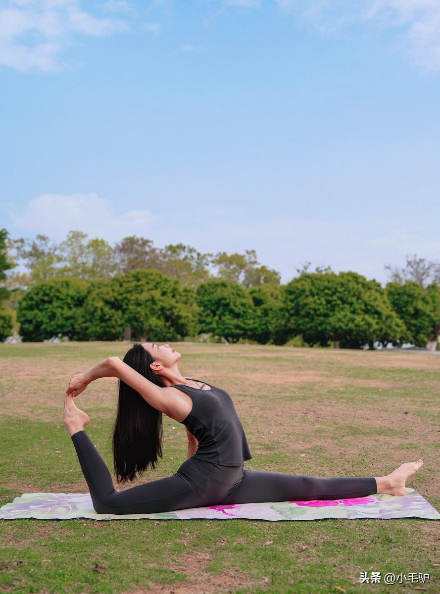 killarco's tweet photo. Tried the new sunrise yoga on the rooftop this morning—crisp air, golden views, and zero phone distractions. Game-changing start to the day! https://t.co/TpKcHYrzkt