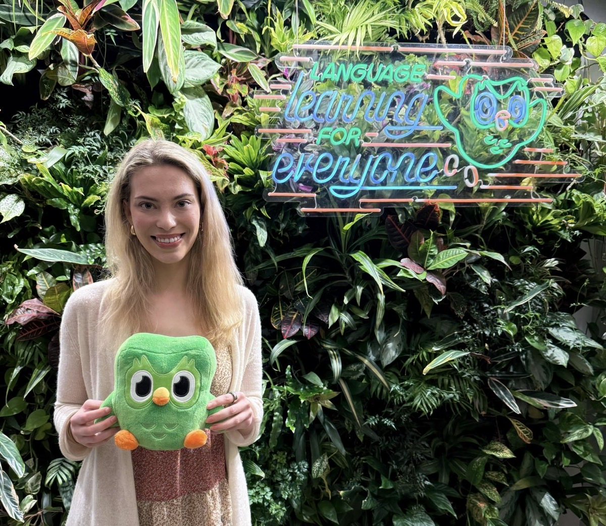 julesgambit's tweet photo. Happy to share my role as Growth Marketing Manager at Duolingo. Excited to help grow the chess course! ♟️💚 https://t.co/aNcjRV5SYs