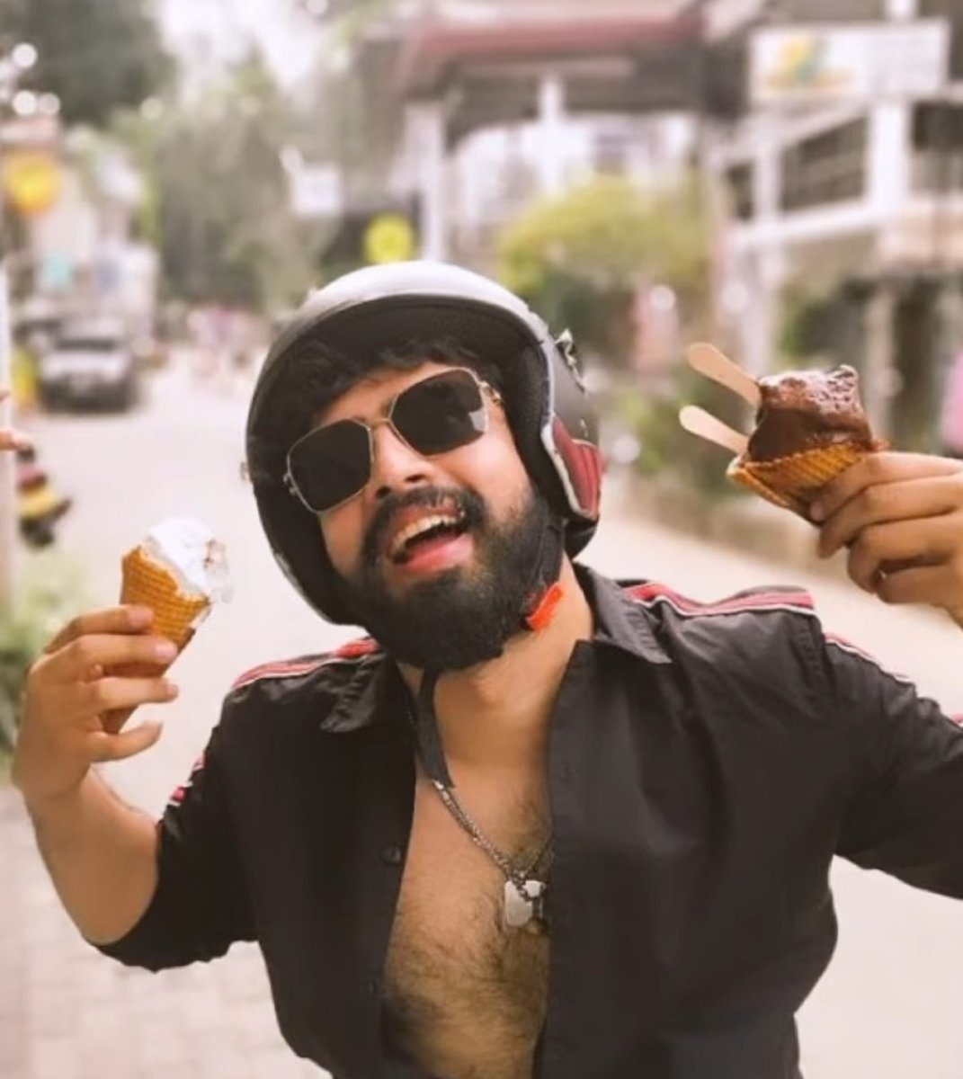 SamjuktaD's tweet photo. The calendar says June.

The fandom says Amaal Mallik Month. 🤭🤍
Just grateful that somewhere in this world, Amaal chose music.
And because of that choice, millions of us found songs we'll carry forever. 

#AmaalDaSeason https://t.co/dUYb36dS1w