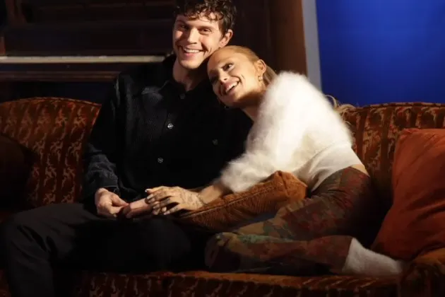 dieforyous's tweet photo. ariana grande casting evan peters, penn badgley and justin long as her love interests (the internet's most beloved fictional boyfriends) is proof she understands the female gaze on a frightening level. she didn't just study cinema, she studied audience psychology 😭 https://t.co/0EyY919M0i