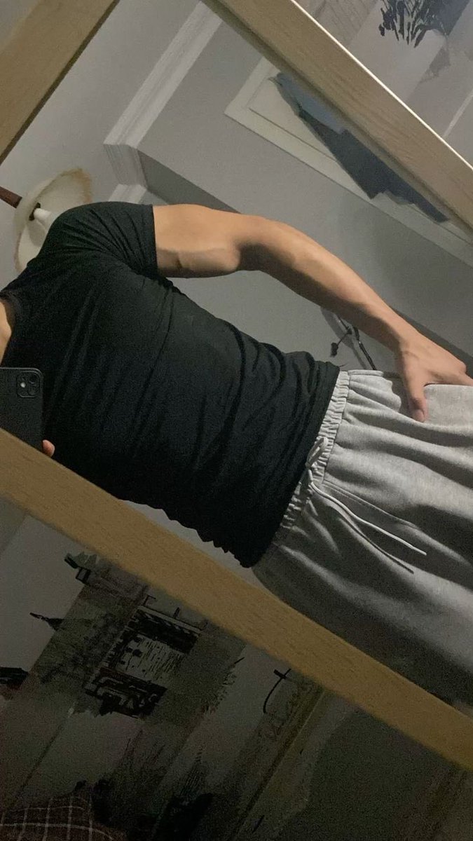 Masterix06's tweet photo. podziwiajcie ta wielskosc😈😈 zglaszac sie z blikami do pana #findom #feet #socks #alpha https://t.co/bSLXcLL8GM
