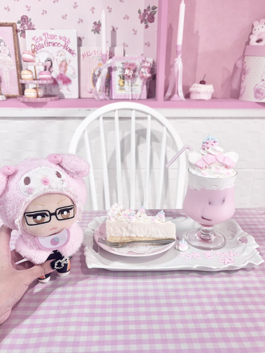 pr111nc3s's tweet photo. strawberry milkshake 🍨🍓 https://t.co/P9x8XrTfG3