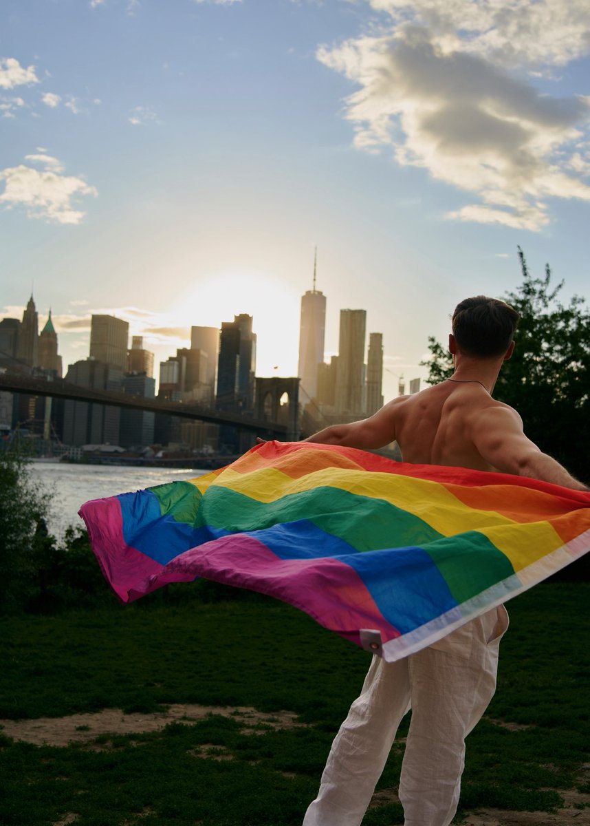 theartiomboy's tweet photo. Happy Pride month! 🏳️‍🌈
And a special thank you to the older generation who paved the way for us. Your courage, resilience, and fight for equality made this life possible for so many of us today. 🌈 https://t.co/tpuJS77FOY