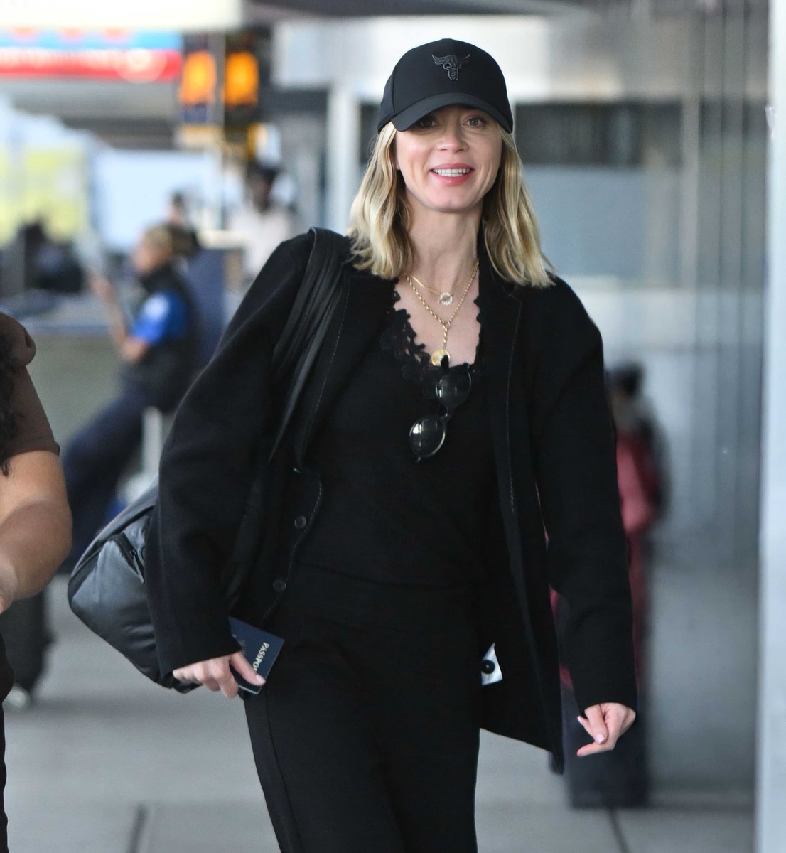 emilybluntfiles's tweet photo. Emily Blunt was spotted arriving at JFK airport in New York City on May 31. https://t.co/DnzPT0xtuk
