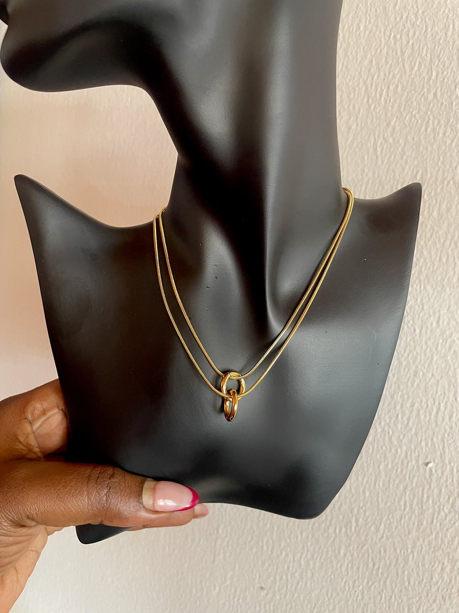 SharonkBirungi's tweet photo. I also sell nice pieces of stainless necklaces at 20,000/=

Call or WhatsApp 0783120633 https://t.co/BfhrnZkDB3