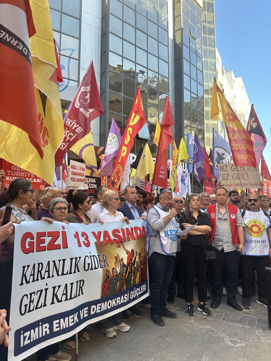 disk11nolusube's tweet photo. Gezi Direnişi’nin yıl dönümünde; özgürlük, demokrasi,barış, adalet ve eşitlik mücadelesini bir kez daha selamlıyoruz.

Gezi’de yükselen dayanışma ruhu, emeğin ve halkın ortak mücadelesinde yaşamaya devam ediyor.

Unutmadık, unutturmayacağız.

11 NOLU ŞUBE YÖNETİM KURULU https://t.co/wgXGbdIuH0