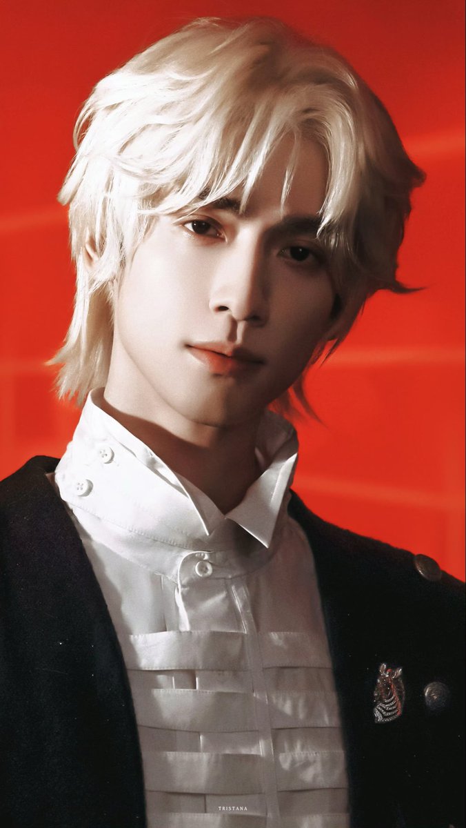 Baiyu728's tweet photo. Luo Yunxi is serving face once again. I’m melting. 🫠♥️

#罗云熙 #LuoYunxi https://t.co/fv0nEjRM9k