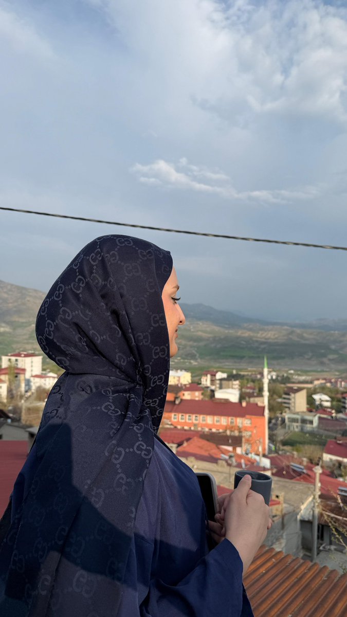nurdaanyvs's tweet photo. “Gözüm ufukta, gönlüm kendimle meşgul.” https://t.co/Bnf6KJPD0c