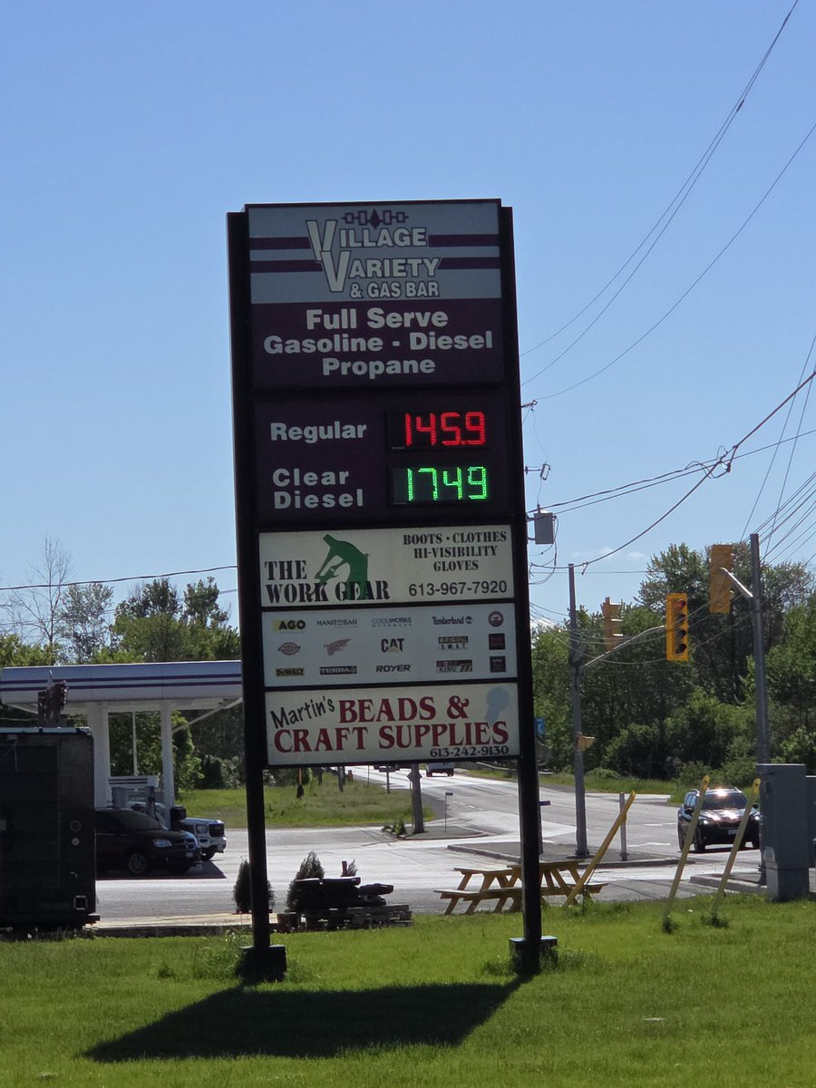 clitauvife's tweet photo. Je vient de gazer en Ontario....
Ici , bizarrement,  Trompe a pas d effet sur le prix , ni les maudits détaillants 

En prime, j'ai mis ma vie en jeu en utilisant la clanche de remplissage automatique,  interdite au Québec ! https://t.co/8l6Fd2h8jG