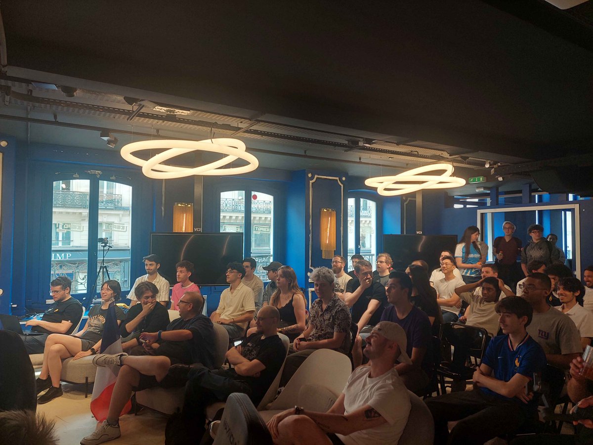 avecle6's tweet photo. Hier, on a démarré cette Coupe du Monde de la meilleure des manières.
Mais tout ça n'aurait pas été possible sans VOUS ! ✌️

Que vous nous ayez soutenu en ligne ou aux Watch Parties partout en France, merci infiniment pour votre passion sans limites !! 🇫🇷 https://t.co/g2iJg5kGEX