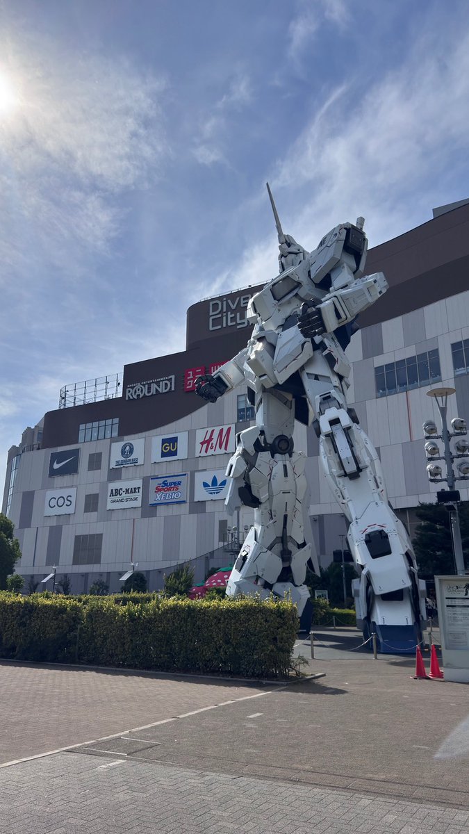 sirfarfetched's tweet photo. 今天有順便看一下鋼彈
但我沒有去逛商店，我不想行李太多

藥妝就很大包了… https://t.co/P40vDrJwSE