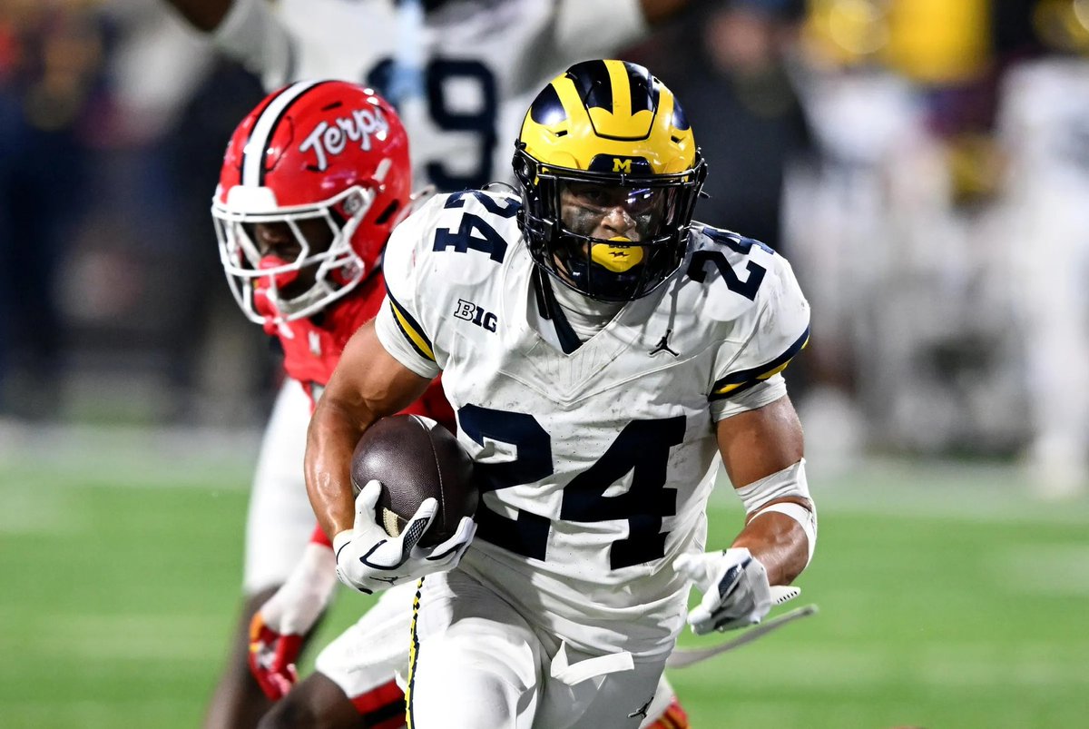 chas_post23's tweet photo. “Kuzdzal is a heck of a player.”

#Michigan running back Bryson Kuzdzal will look to build on his breakout season in 2025, bringing much-needed depth, experience and physicality to the rushing attack this year.
https://t.co/GqZ9I4DZII https://t.co/7DhsqCA5dx