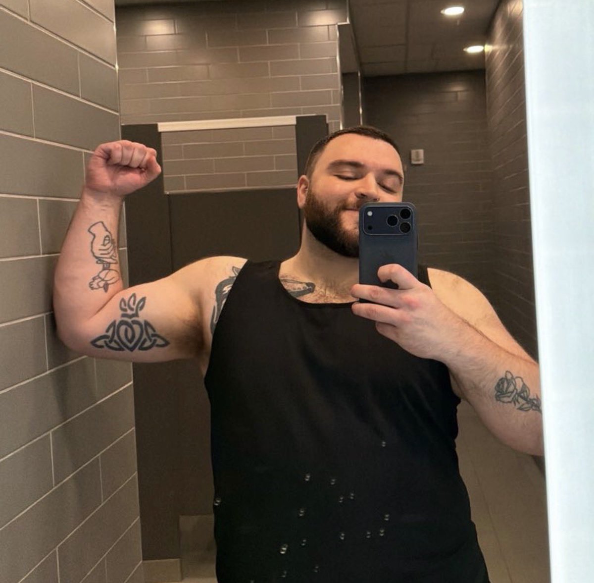 bearic__eric's tweet photo. How’s that gym progress looking? https://t.co/nSEFo8LVOR