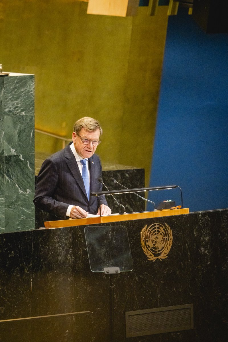 AussenMinDE's tweet photo. Germany is once again seeking a seat on the Security Council for the 2027/28 term. We are doing so with a clear sense of responsibility. We stand ready to continue to contribute to conflict prevention, mediation and humanitarian action – not alone, but together with our partners. https://t.co/6vqoaWwMVM