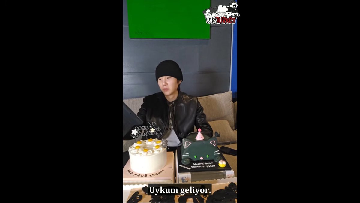 BTSTurkey's tweet photo. [ÇEVİRİ] [09.03.2026] Suga Weverse Live - HBD SUGA

Çeviri: noli
Kontrol: kıley

👉 https://t.co/OJeaiK6y84

İyi seyirler~ 🎂🎉 https://t.co/nYNeG6sx4L