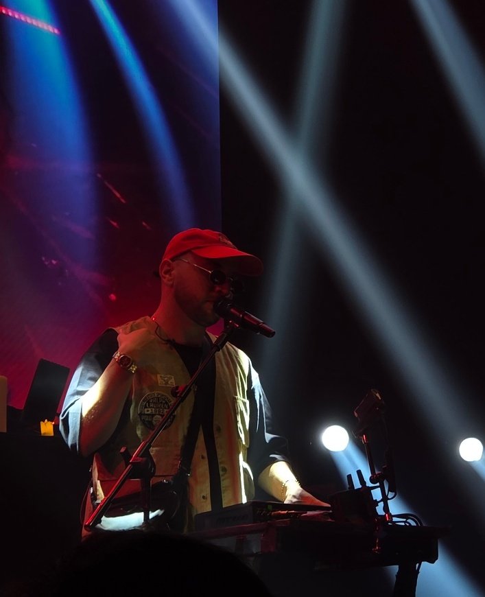 RapArgentinooo's tweet photo. Mas de 30 temas y casi dos horas de show,quedando afuera varios temazos y eso habla de la discografia que tiene Dano,lleno el complejo C habiendolo anunciado un mes y medio antes dando una muestra de la energia,corazon y trayectoria que tiene,agradecido de que sea argentino https://t.co/cUlFELB7Eq
